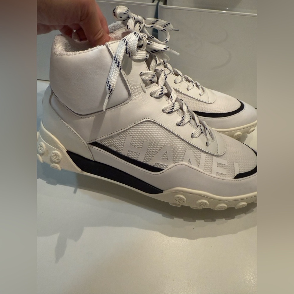 Chanel CC Sneakers 39